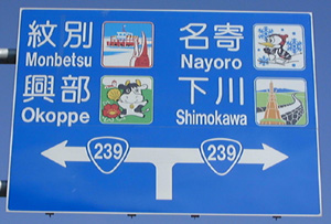 r883